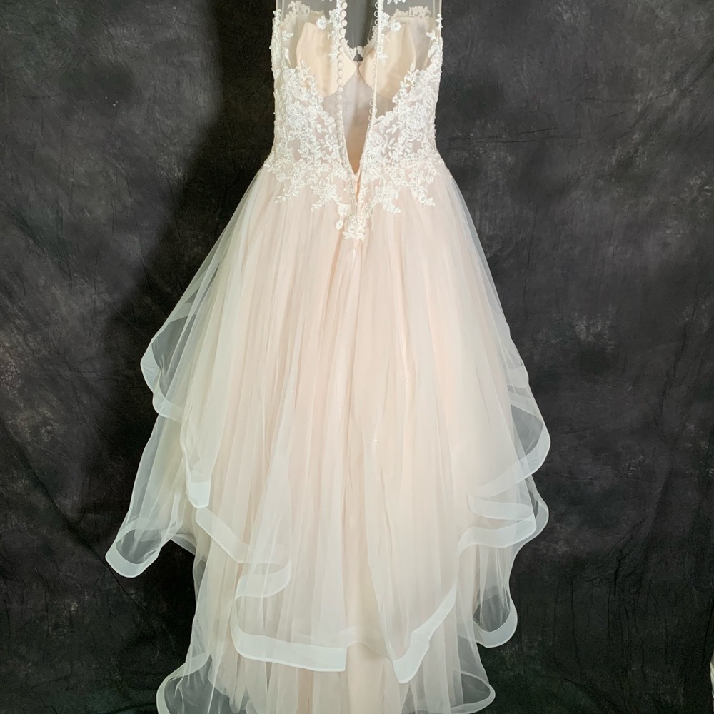 Elegant Cream Tulle Gown with Lace Details